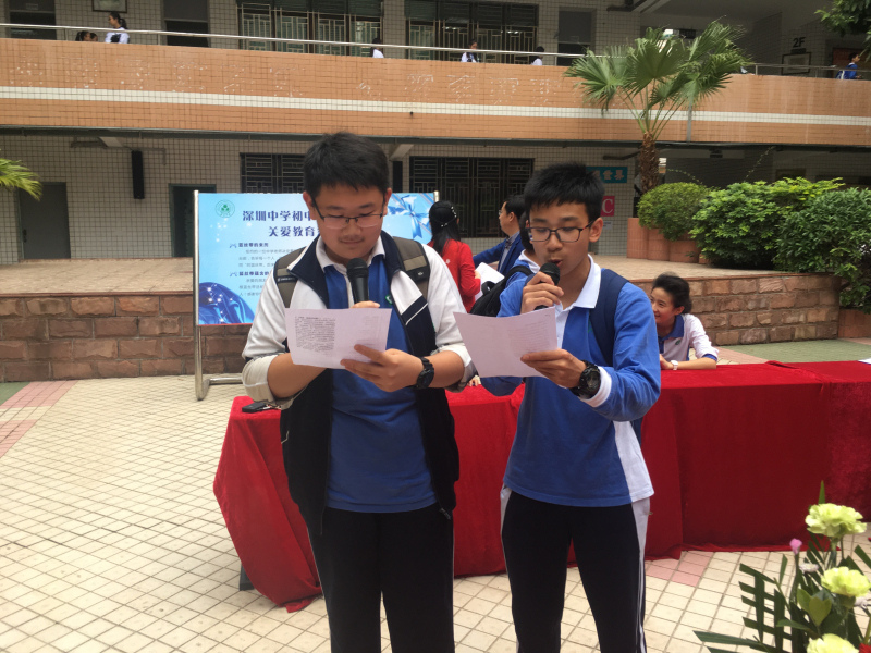 初中部党总支、初一初二的党员代表和现场同学组成的朗读者团队3.jpg